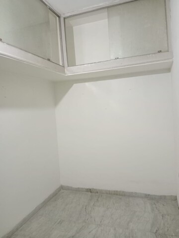 Room in 2 BHK Builder Floor at Sector 69 – for Rent