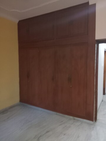 Room in 2 BHK Builder Floor at Sector 69 – for Rent