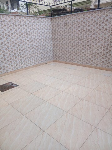 Room in 2 BHK Builder Floor at Sector 69 – for Rent