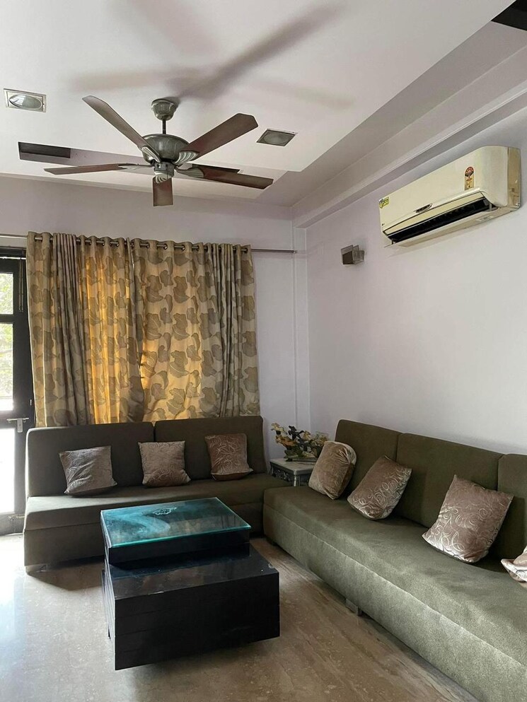 Bedroom, rajouri garden 2 Bedroom 160 Sq.Yd. Builder Floor In Rajouri Garden Delhi 9026675