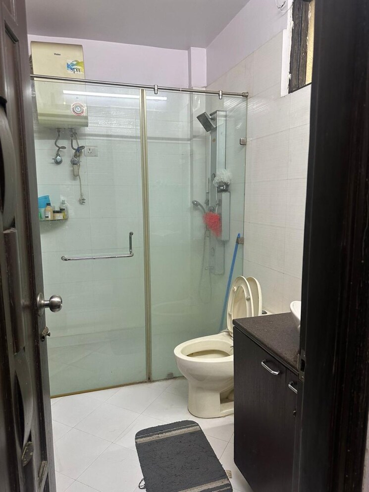 Bathroom, rajouri garden 2 Bedroom 160 Sq.Yd. Builder Floor In Rajouri Garden Delhi 9026675