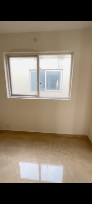 Room in 2 BHK Apartment at Signature Global Park 4 and 5, Sohna Sector 36 – for Rent