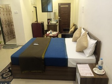 Team Area in 4 BHK Villa at Kopar Khairane – for Rent