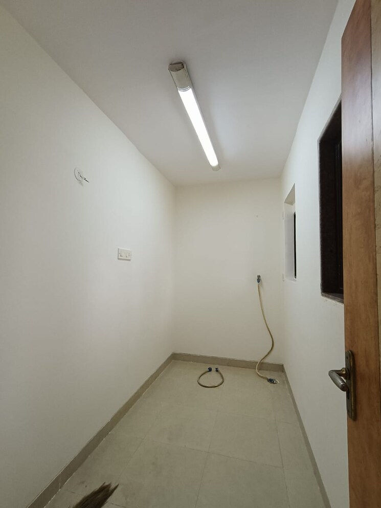 Bathroom, rushi-tower 3 Bedroom 1500 Sq.Ft. Apartment In Andheri West Mumbai 9026720
