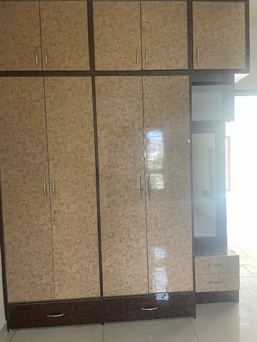 Furnished Amenities in 2 BHK Independent House at Sector 77 – for Rent
