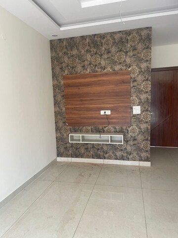 Furnished Amenities in 2 BHK Independent House at Sector 77 – for Rent