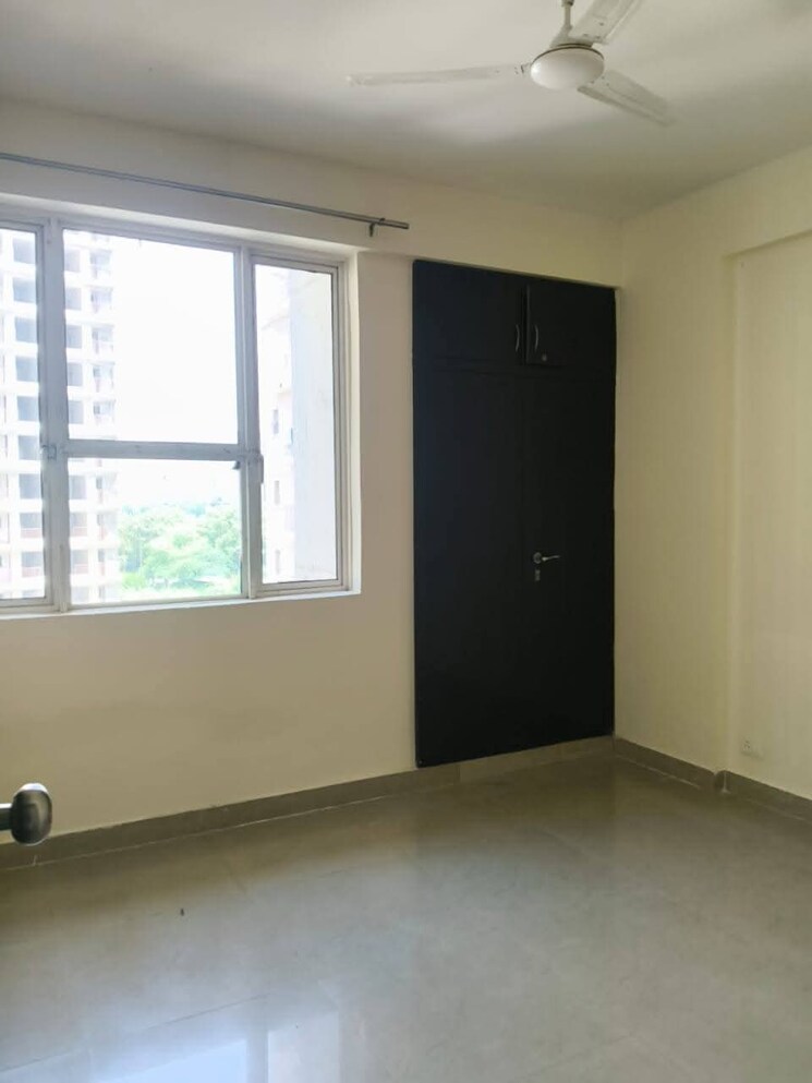 Room, ip extension 3 Bedroom 1250 Sq.Ft. Apartment In Ip Extension Delhi 9026732