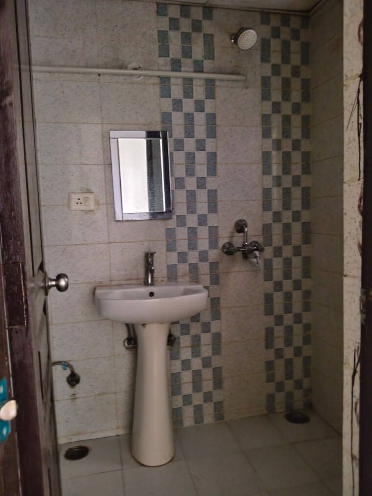 Bathroom, ip extension 3 Bedroom 1250 Sq.Ft. Apartment In Ip Extension Delhi 9026732