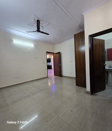 Room in 2 BHK Builder Floor at Palm Residency Chhatarpur, Chattarpur – for Rent