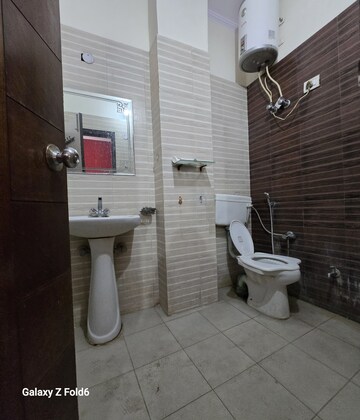 Bathroom in 2 BHK Builder Floor at Palm Residency Chhatarpur, Chattarpur – for Rent