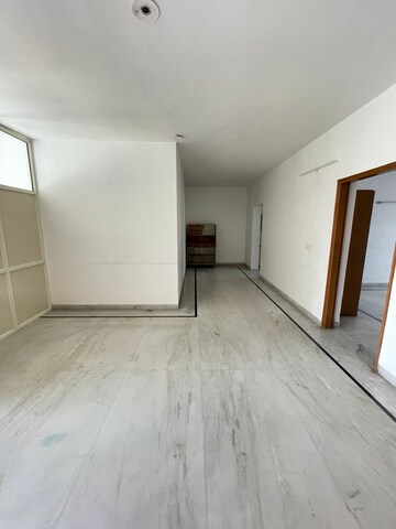 Room in 3 BHK Builder Floor at Sector 79 – for Rent
