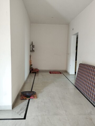Room in 3 BHK Builder Floor at Sector 79 – for Rent