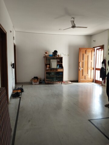 Room in 3 BHK Builder Floor at Sector 79 – for Rent