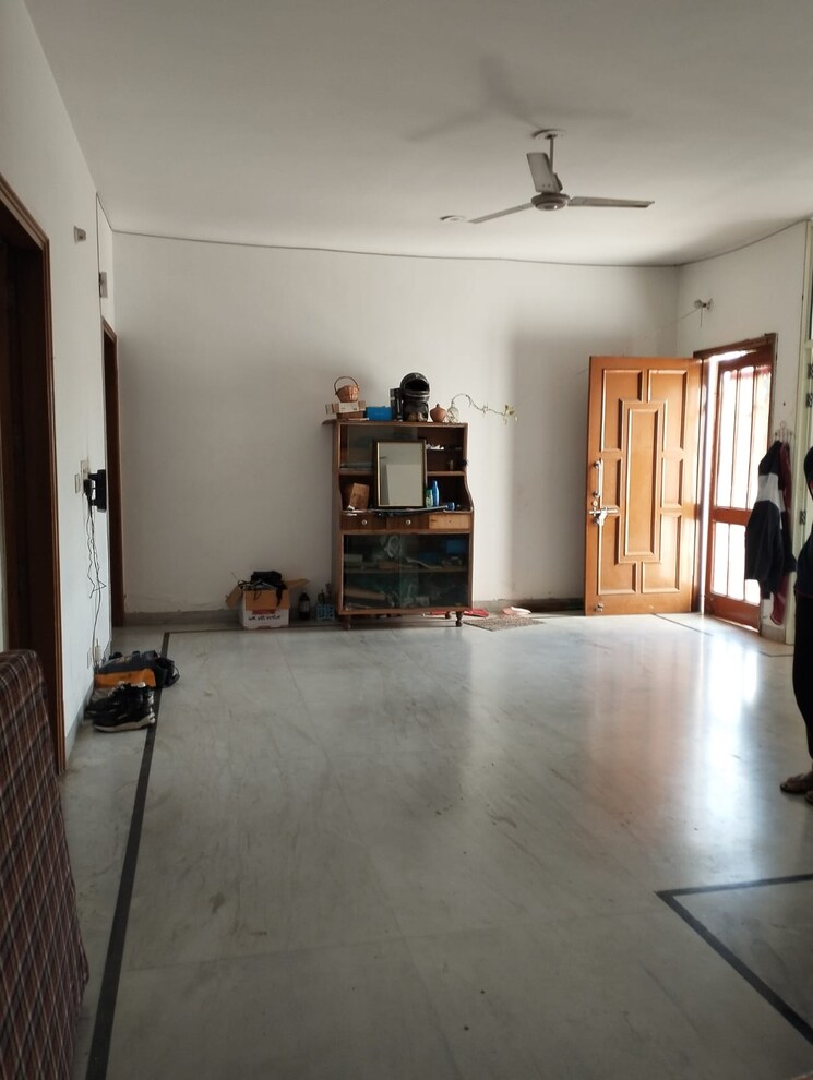 Room, sector 79 3 Bedroom 3500 Sq.Yd. Builder Floor In Sector 79 Mohali 9026735