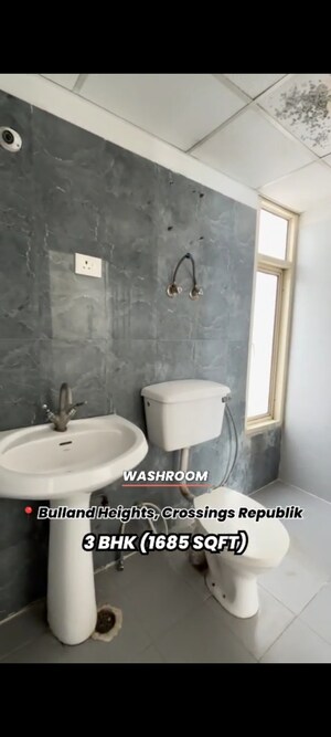 Bathroom in 3 BHK Apartment at Bulland Heights, Sain Vihar – for Sale