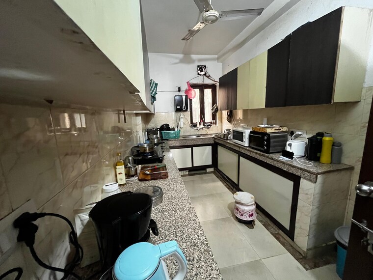 Team Area, greater kailash ii 3 Bedroom 1800 Sq.Ft. Builder Floor In Greater Kailash ii Delhi 9026776