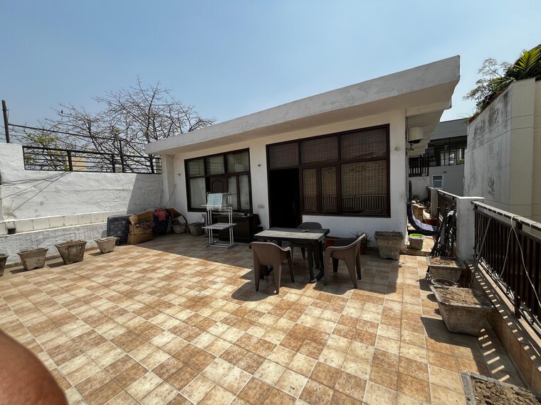  Parking, greater kailash ii 3 Bedroom 1800 Sq.Ft. Builder Floor In Greater Kailash ii Delhi 9026776