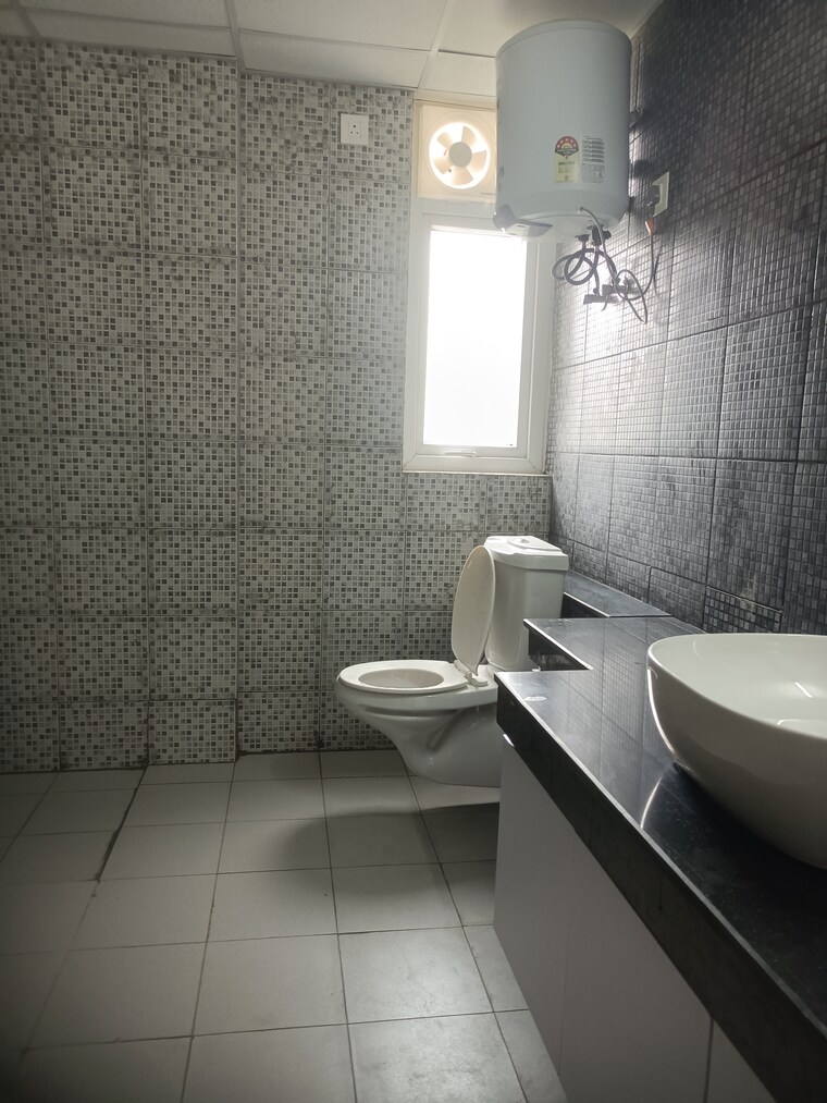Bathroom, 3c-lotus-panache 4 Bedroom 2796 Sq.Ft. Apartment In Sector 110 Noida 9026786