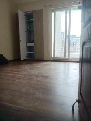 Room in 4 BHK Apartment at 3C Lotus Panache, Sector 110 – for Rent
