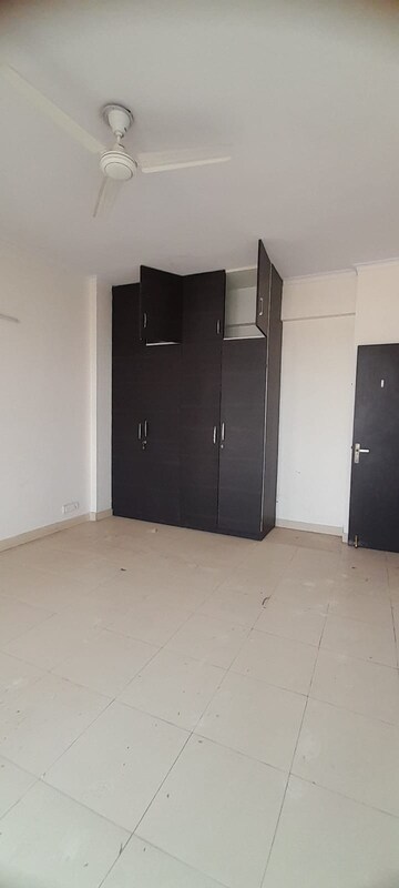 Room in 3 BHK Apartment at Ardee City Palm Grove Heights, Sector 52 – for Rent