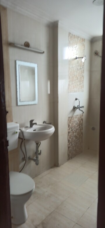 Furnished Amenities in 4 BHK Apartment at Arzoo Apartment, Sector 51 – for Rent