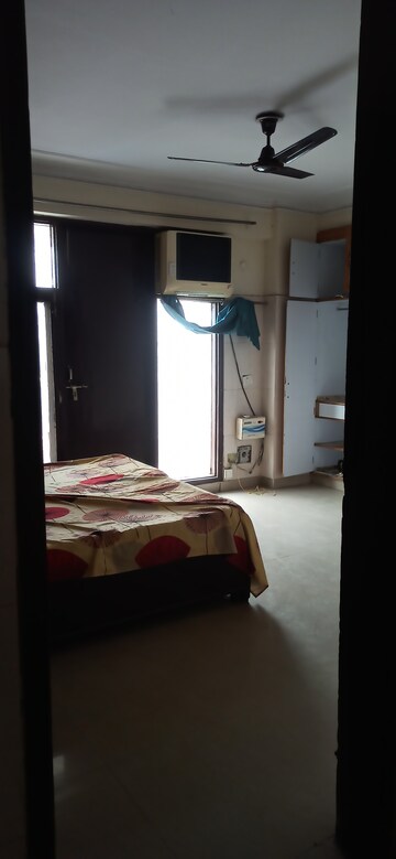 Bedroom in 4 BHK Apartment at Arzoo Apartment, Sector 51 – for Rent