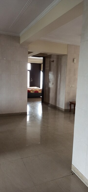 Furnished Amenities in 4 BHK Apartment at Arzoo Apartment, Sector 51 – for Rent