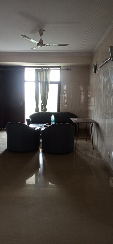 Furnished Amenities in 4 BHK Apartment at Arzoo Apartment, Sector 51 – for Rent