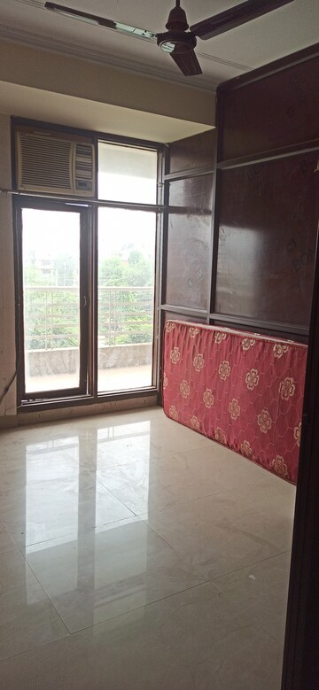 Furnished Amenities in 4 BHK Apartment at Arzoo Apartment, Sector 51 – for Rent