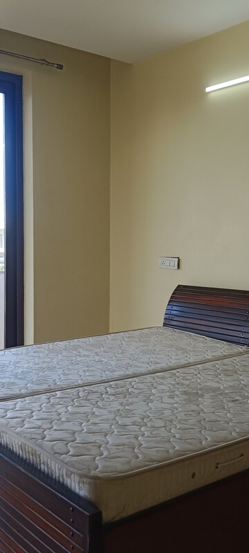 Room in 3.5 BHK Apartment at Shiv Shankar Society, Sector 51 – for Rent
