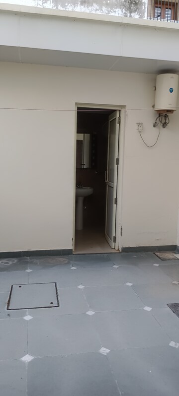Room in 2 BHK Independent House at Sector 14 – for Rent