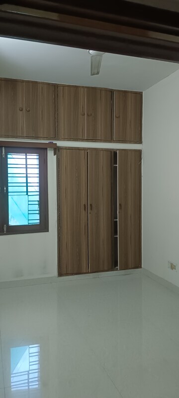 Room in 2 BHK Independent House at Sector 14 – for Rent