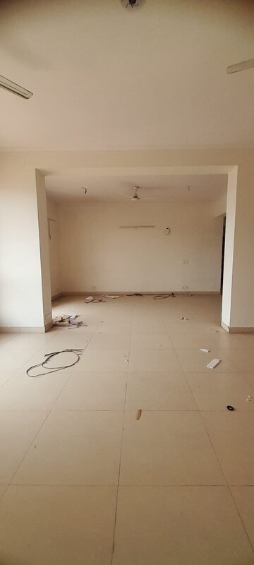 Room in 2 BHK Apartment at Pioneer Park Phase 1, Sector 61 – for Rent