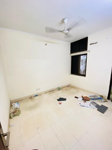 Room in 2 BHK Apartment at Sector 12 Dwarka – for Rent