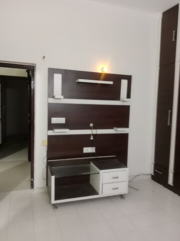 Furnished Amenities in 1.5 BHK Builder Floor at Huda – for Rent