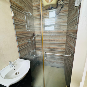 Bathroom in 3 BHK Apartment at Windsor Avenue, Azad Nagar – for Rent