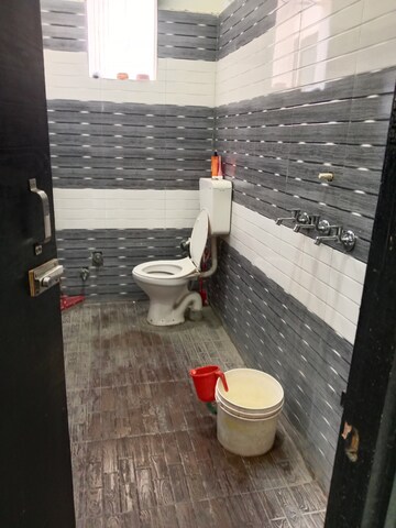 Bathroom in 1.5 BHK Builder Floor at Huda – for Rent