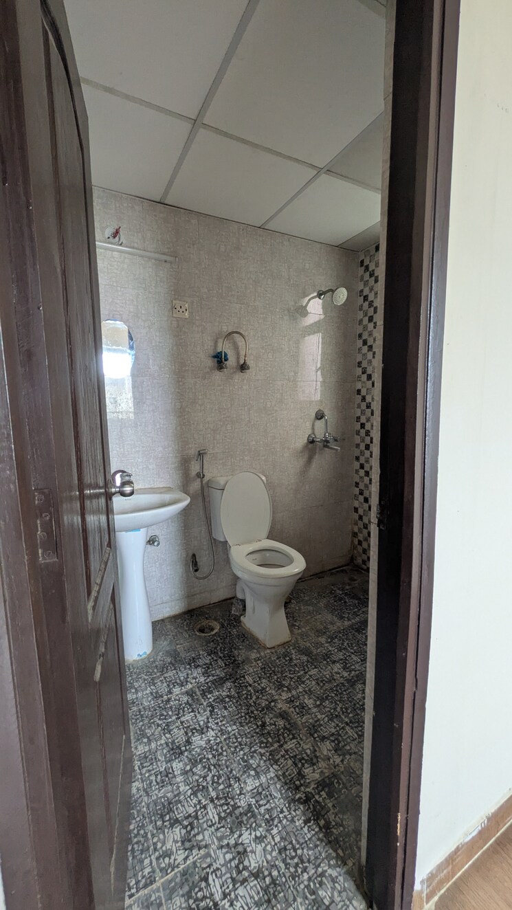 Bathroom, aditya-urban-homes 2 Bedroom 840 Sq.Ft. Apartment In Shahpur Bamheta Ghaziabad 9026985