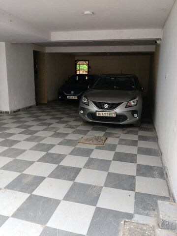 Parking in 4 BHK Builder Floor at Sharma Builder Floor, Sector 42 – for Sale