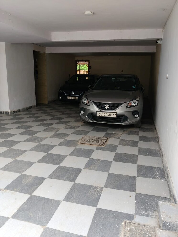  Parking, sharma-builder-floor 4 Bedroom 240 Sq.Yd. Builder Floor In Sector 42 Faridabad 9027038