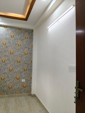 Room in 4 BHK Builder Floor at Sharma Builder Floor, Sector 42 – for Sale