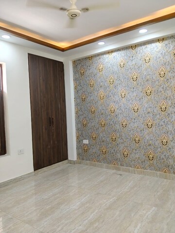 Room in 4 BHK Builder Floor at Sharma Builder Floor, Sector 42 – for Sale