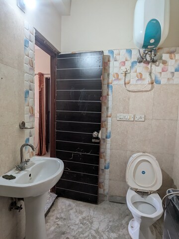 Bathroom in 2 BHK Builder Floor at Ansal Plaza Sector-23, Sector 23 – for Rent
