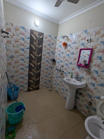 Bathroom in 2 BHK Builder Floor at Ansal Plaza Sector-23, Sector 23 – for Rent