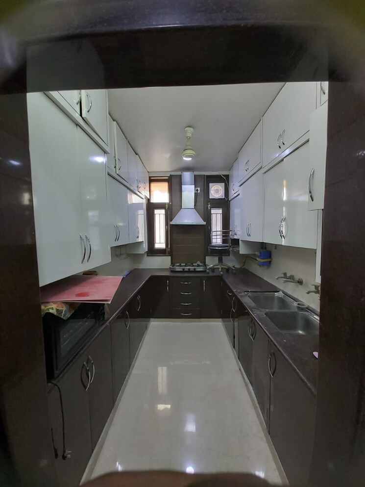 Kitchen, shalimar bagh 3 Bedroom 1000 Sq.Ft. Builder Floor In Shalimar Bagh Delhi 9027026