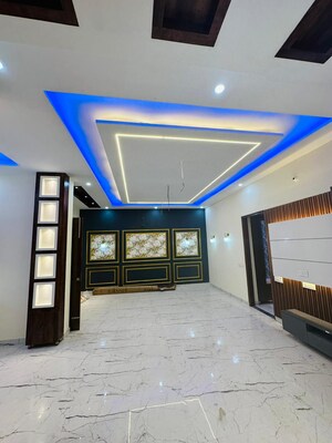 Parking in 3 BHK Builder Floor at Shalimar Bagh – for Sale