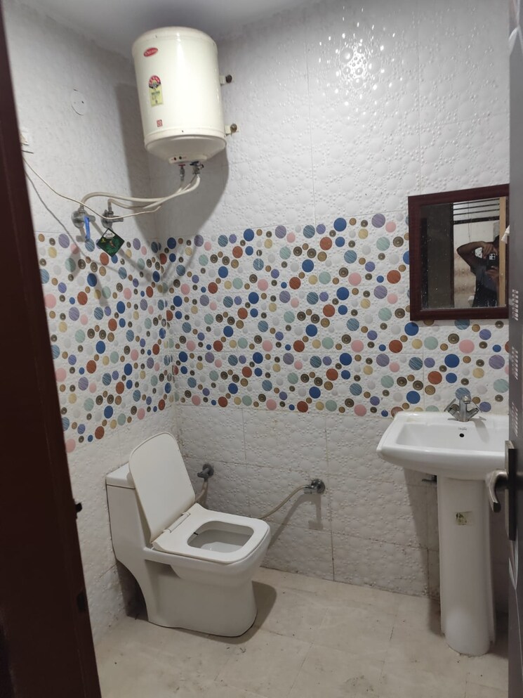 Bathroom, gaur-city-2-14th-avenue 2 Bedroom 1000 Sq.Ft. Apartment In Sector 16c Greater Noida Greater Noida 9027042