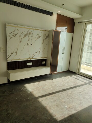 Room in 2 BHK Apartment at Supertech Cape Town, Sector 74 – for Rent