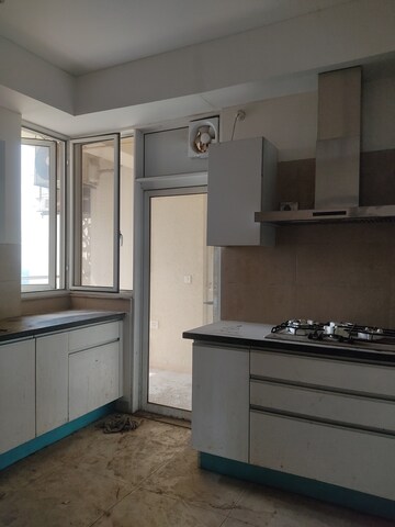 Furnished Amenities in 3 BHK Apartment at Experion Windchants, Sector 112 – for Rent