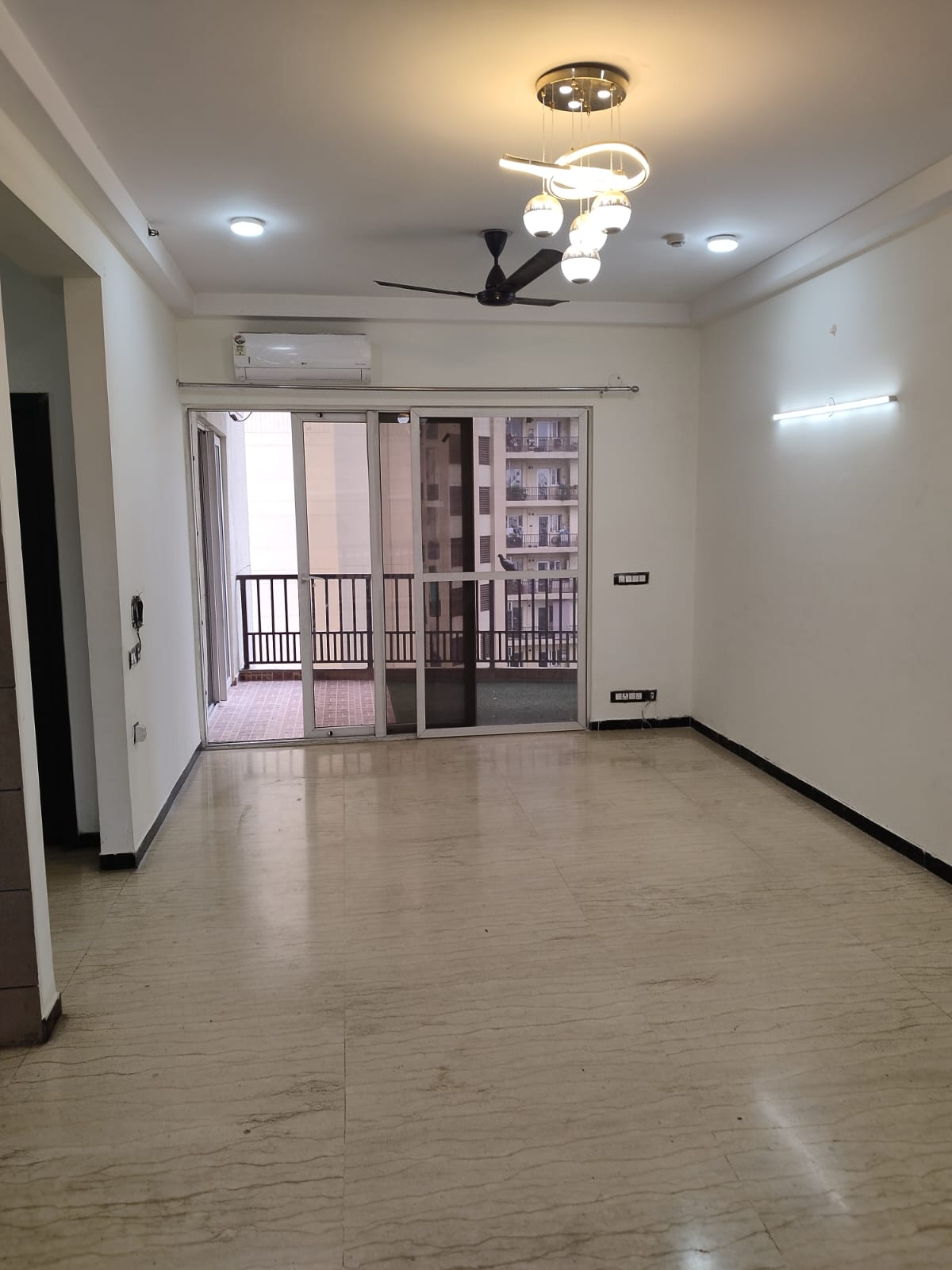 3 BHK + Servant Room Apartment For Rent in Dasnac The Jewel